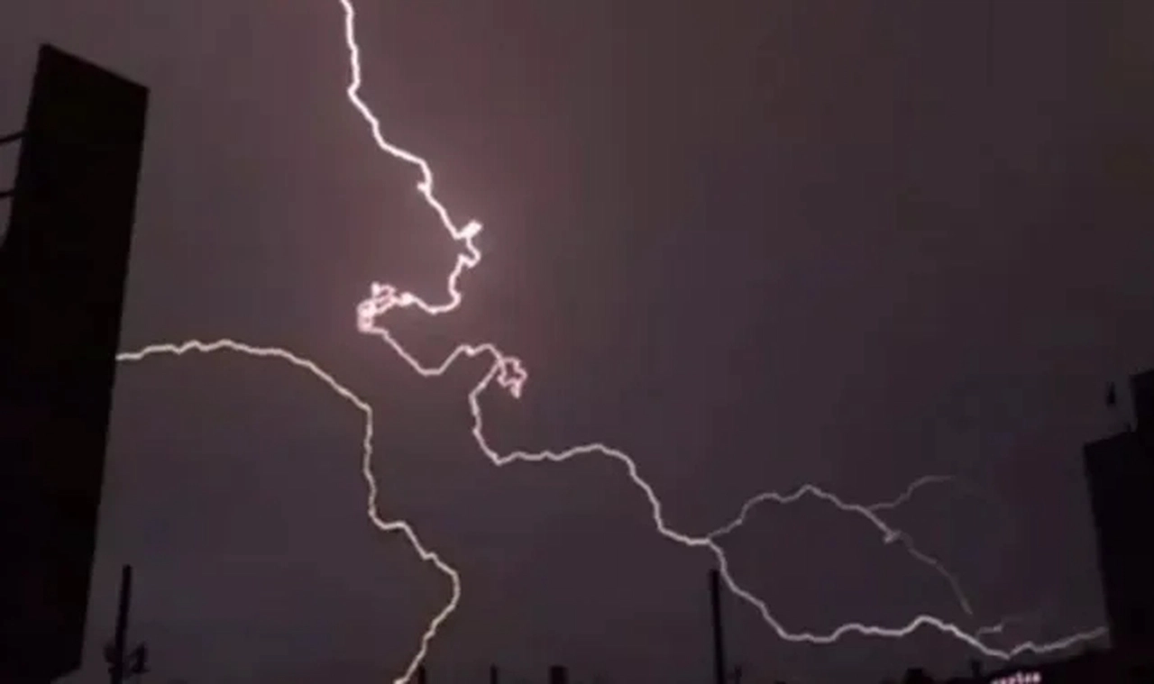 Dikkat çeken uyarı Meteoroloji'den geldi: Kuvvetli yağış ve fırtına yolda, 6 ile sarı alarm verildi