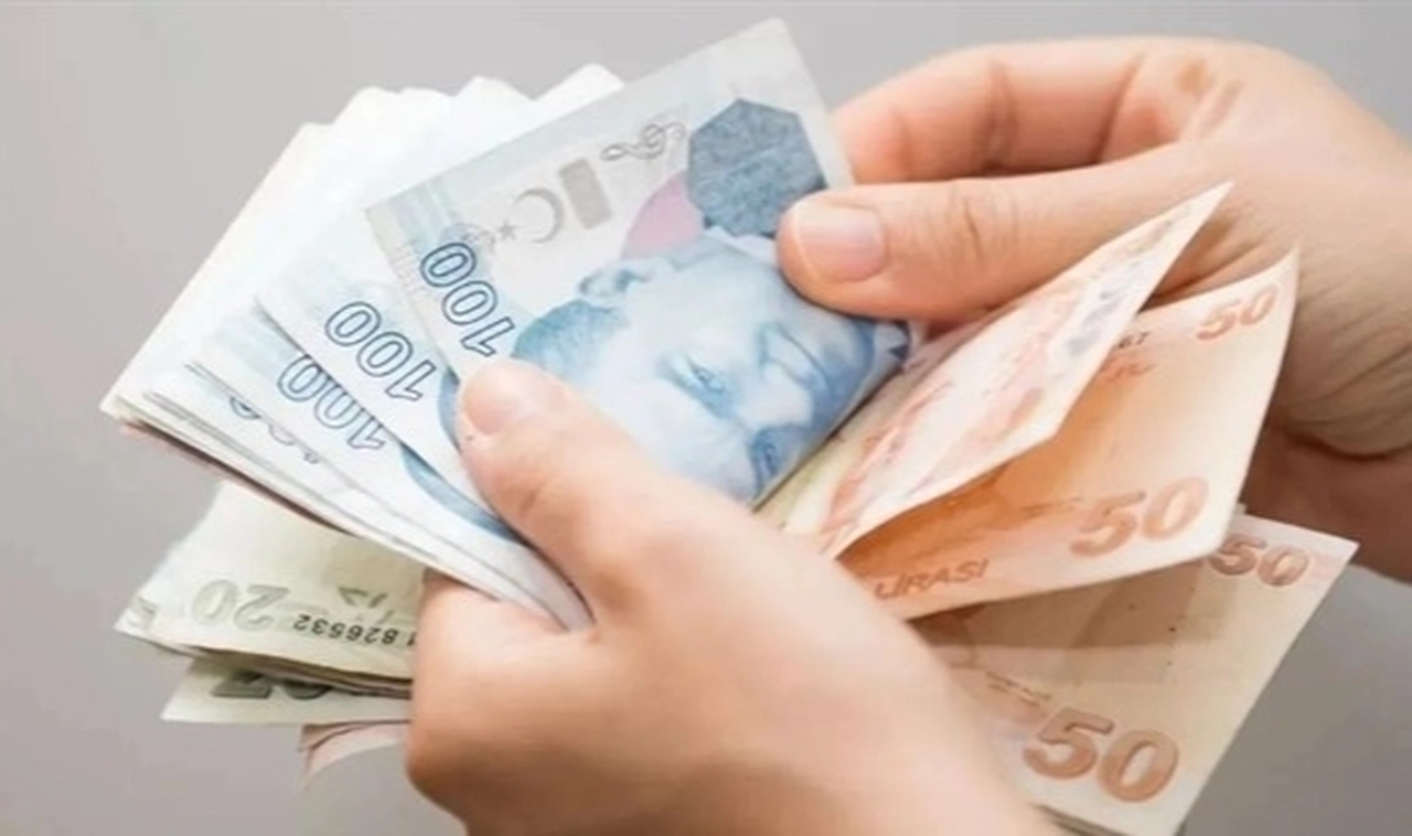 Emeklinin 14 günlük zam farkı hesaplarda