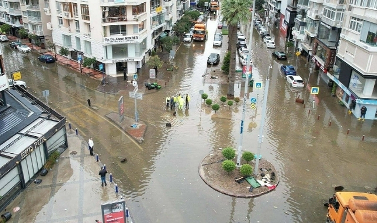İzmir İçin Deprem Uyarısı: Acil Kentsel Dönüşüm ve Güncellenmiş Afet Planları Şart