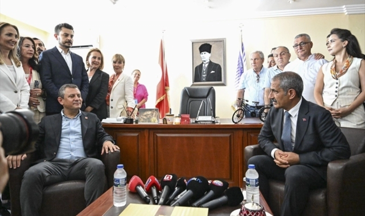 Özel'den Adalar'daki 'azmanbüs' tartışmalarına dair yeni açıklama: 'Bana da sorarsanız doğru değil'