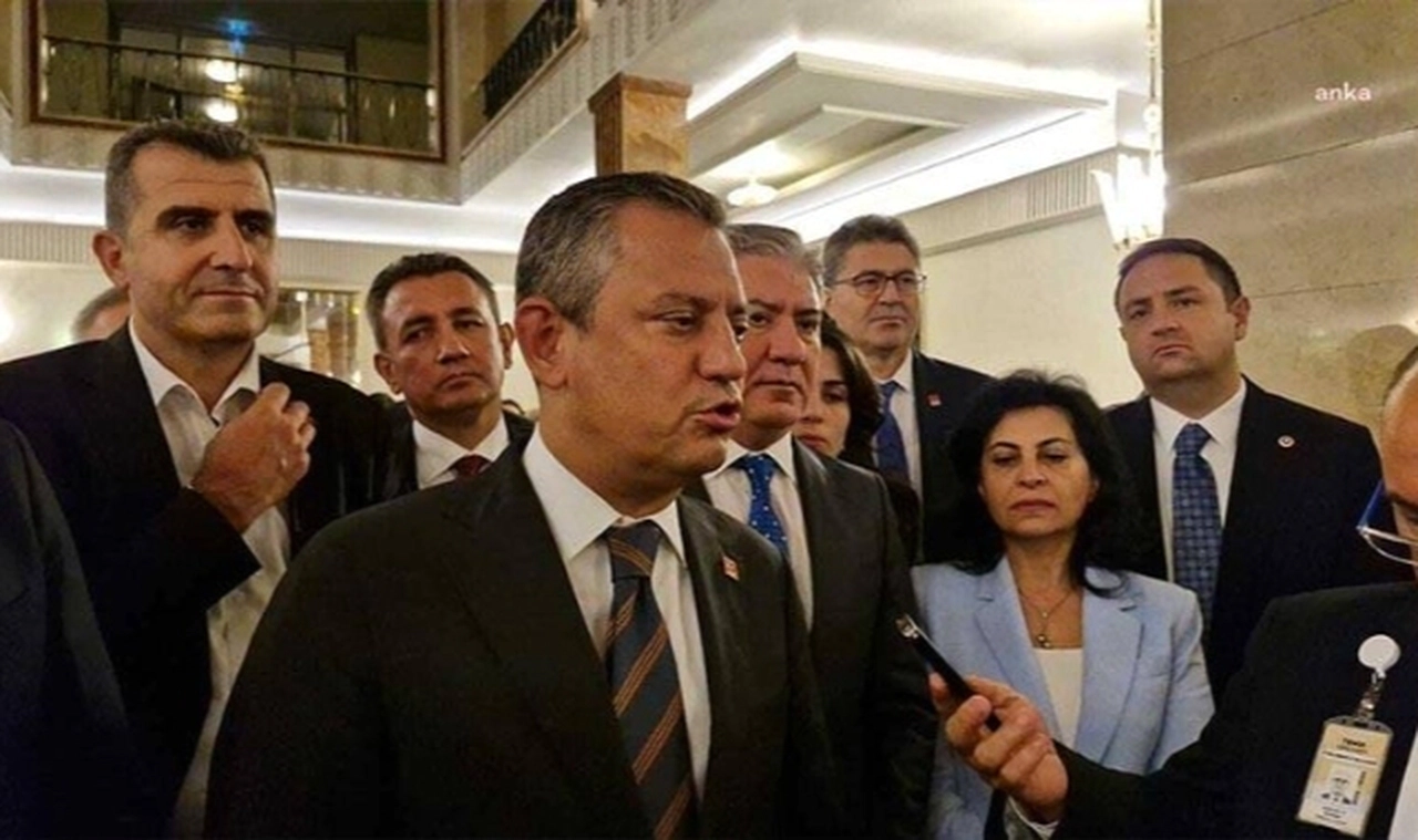 Özgür Özel’den ötanazi tartışmalarına neden olan sokak hayvanları yasasına: Kanunu AYM'ye götüreceğiz, o örtülü talimata uymayacağız!