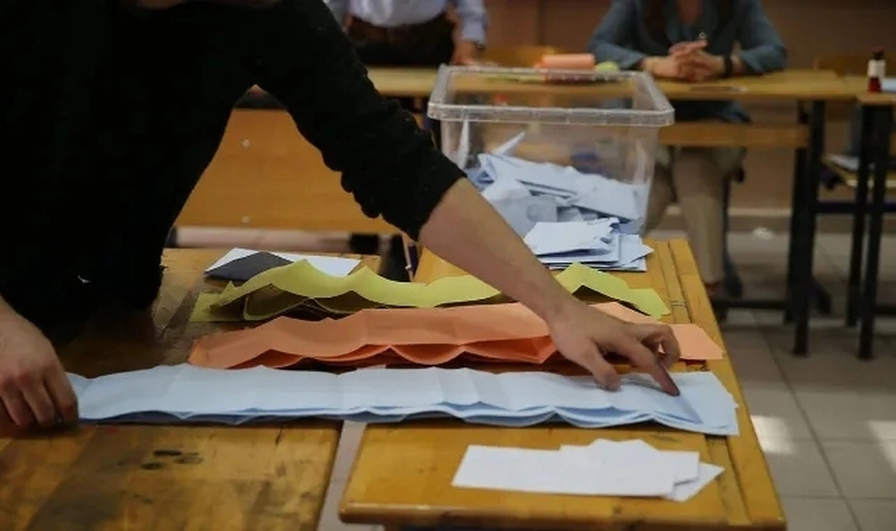 Son seçim anketinde AK Parti'ye büyük şok, ilk iki sırada yok!