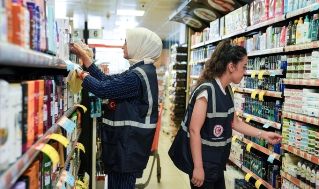 Ticaret Bakanlığı ekipleri İstanbul'da market ve restoranları denetledi: 9 bin 751 ürünle ilgili mevzuata aykırılık tespit ettik