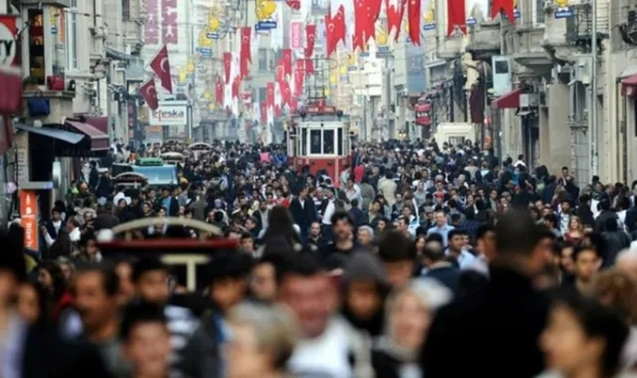 TÜİK açıkladı: O yılda Türkiye'nin nüfusu 60 milyonun altında kalacak