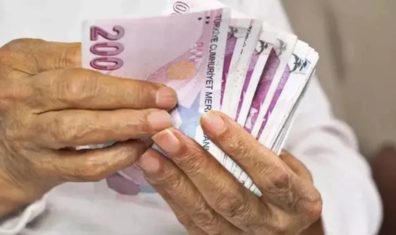 AK Parti'li isimden tepki çeken açıklama: 32 milyon çalışanın, 16 milyon emekliye bakması sürdürülemez