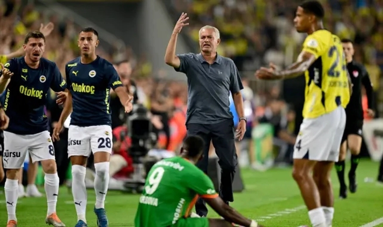 Alanyaspor galibiyeti sonrası Jose Mourinho'dan Galatasaray'a olay gönderme
