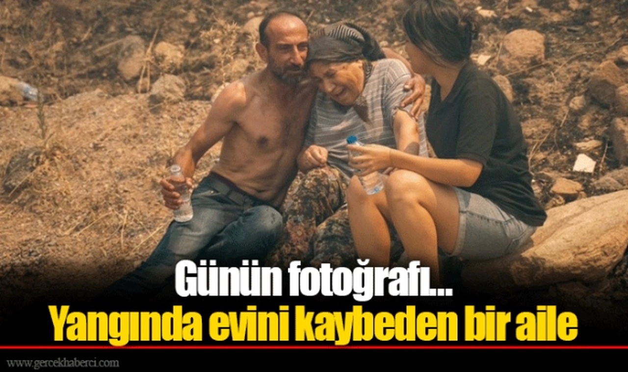 Günün fotoğrafı... Yangında evini kaybeden bir aile
