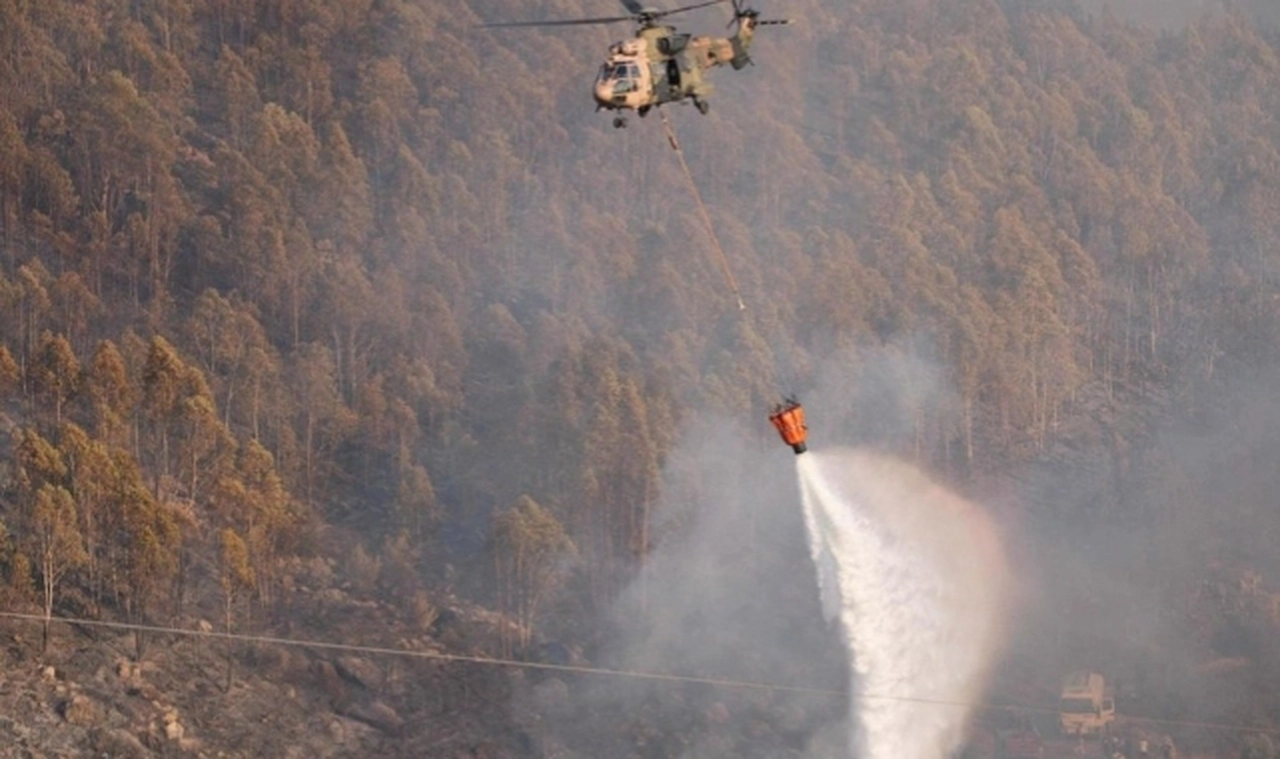 İletişim Başkanlığı: 2 bin 134 sorti yapıldı ve 7 bin 662 ton su atıldı