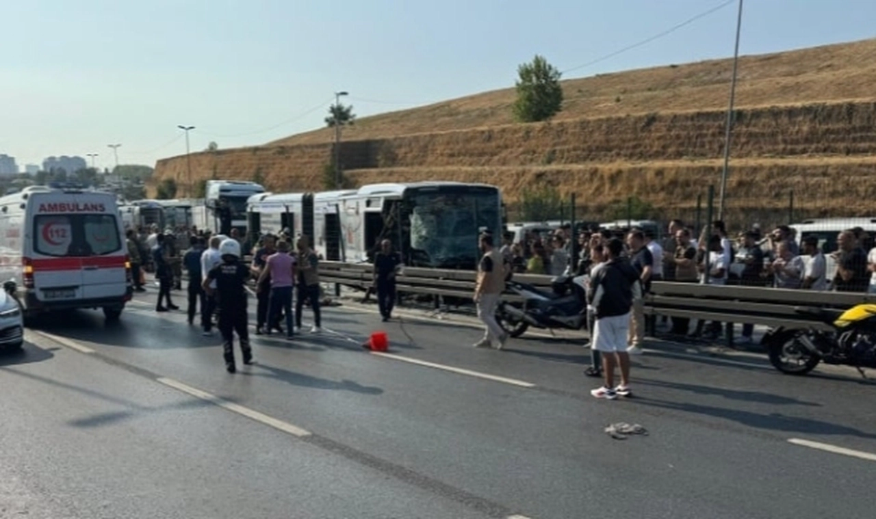 Küçükçekmece’de metrobüs kazası: Bir ölü, 38 yaralı