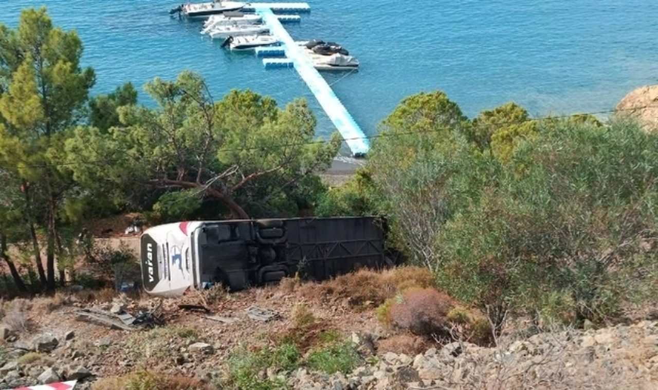 Muğla'da Feci Kaza! Yolcu Otobüsü Uçuruma Yuvarlandı: Yaralılar Var