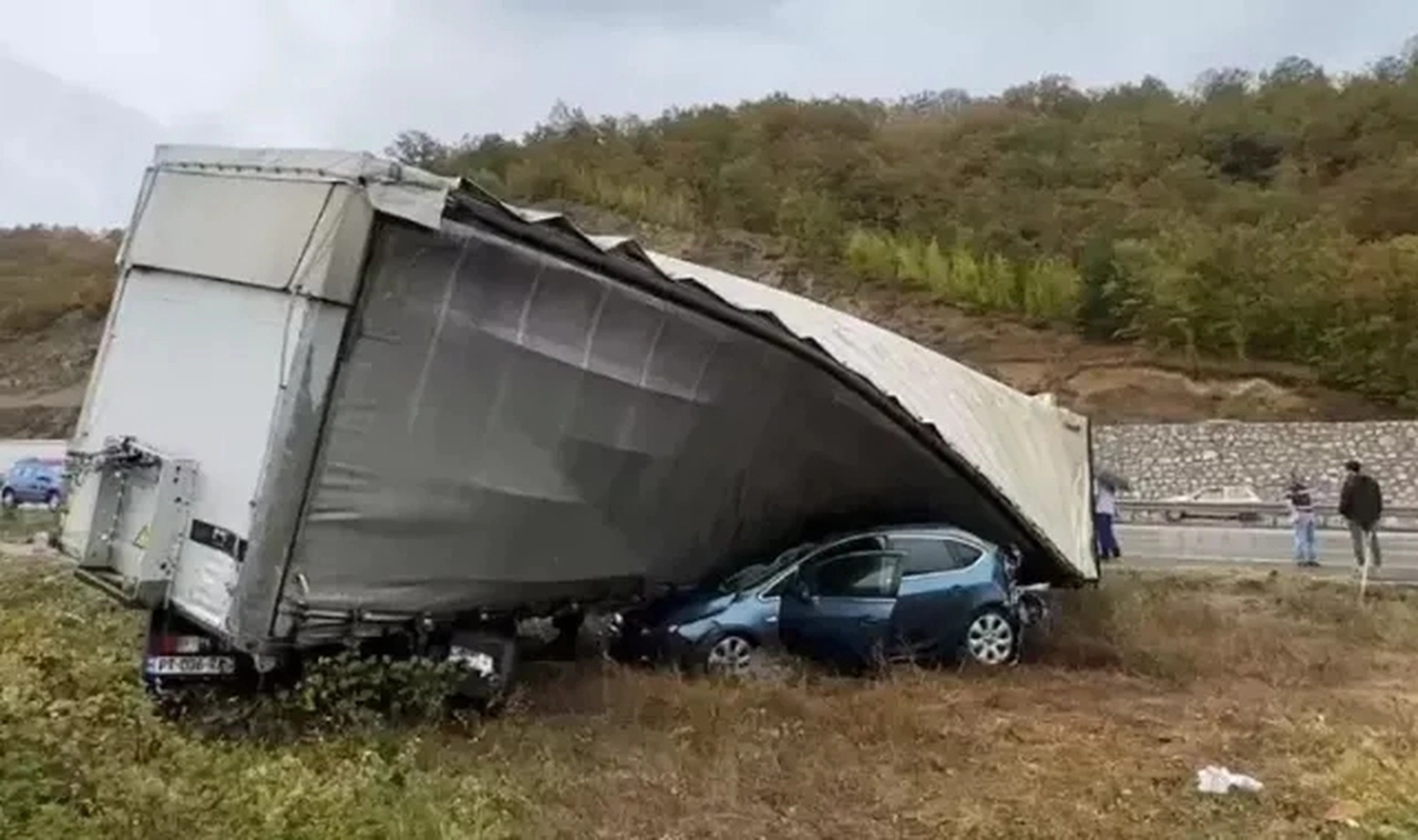 Samsun-Ankara kara yolunda zincirleme kaza! 3 can kaybı, 10 yaralı