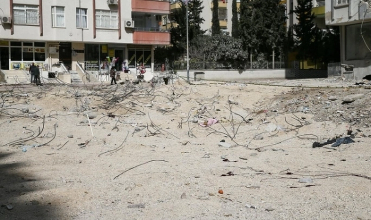 Adana'da depremde 96 kişinin öldüğü apartmanın müteahhidine 62 kez müebbet ve 865 yıl hapis