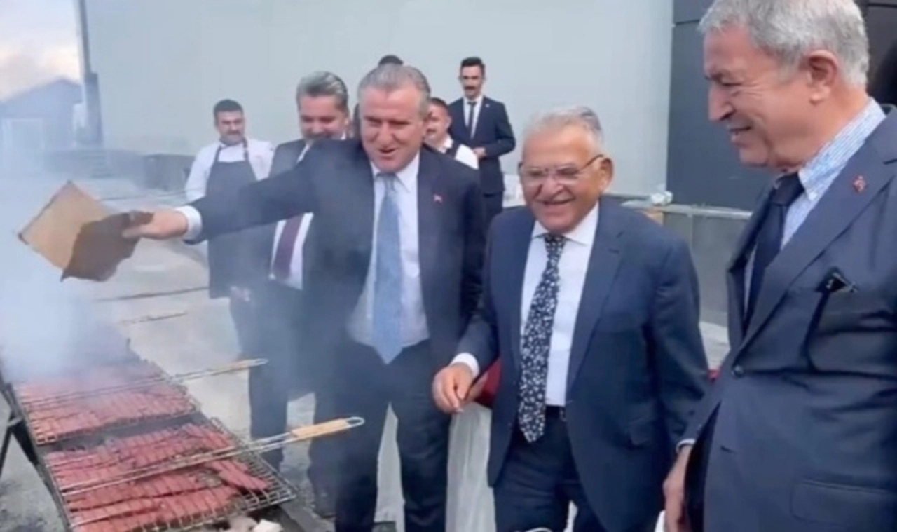 AK Parti'liler 'sucuk mangal' keyfi yaptı, sosyal medyada tepki yağdı: 'Millet evine ekmek götüremiyor...'