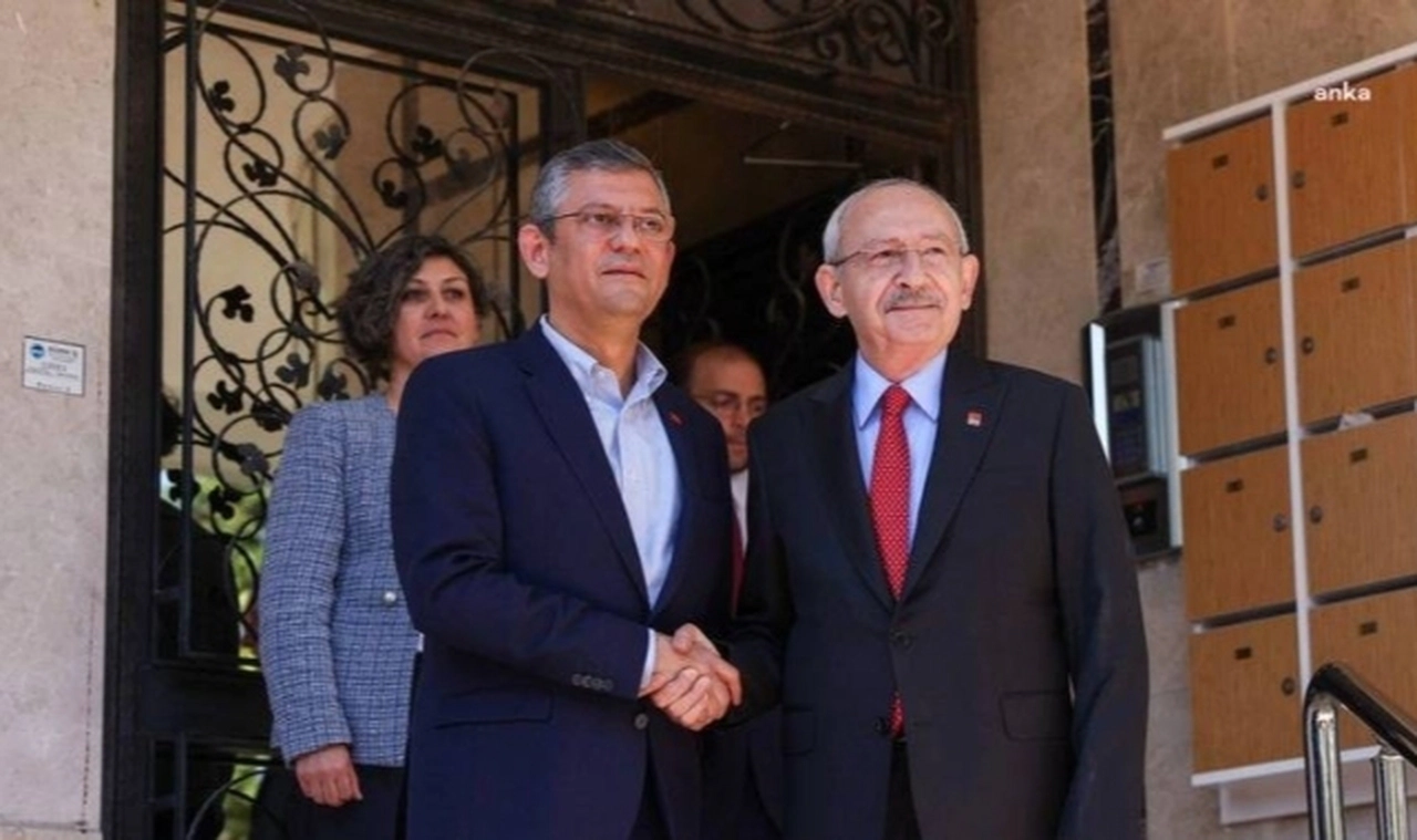 CHP Olağanüstü Tüzük Kurultayı sonrası Özgür Özel'den açıklama: Kılıçdaroğlu ile iletişim kanallarımız açık