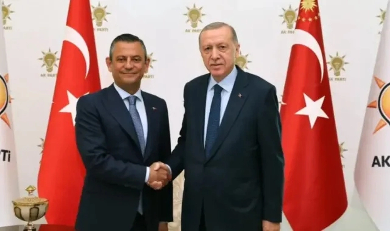 Erdoğan ve Özel arasındaki farkı son anket ortaya koydu: 'Liderlerin görev onayı'