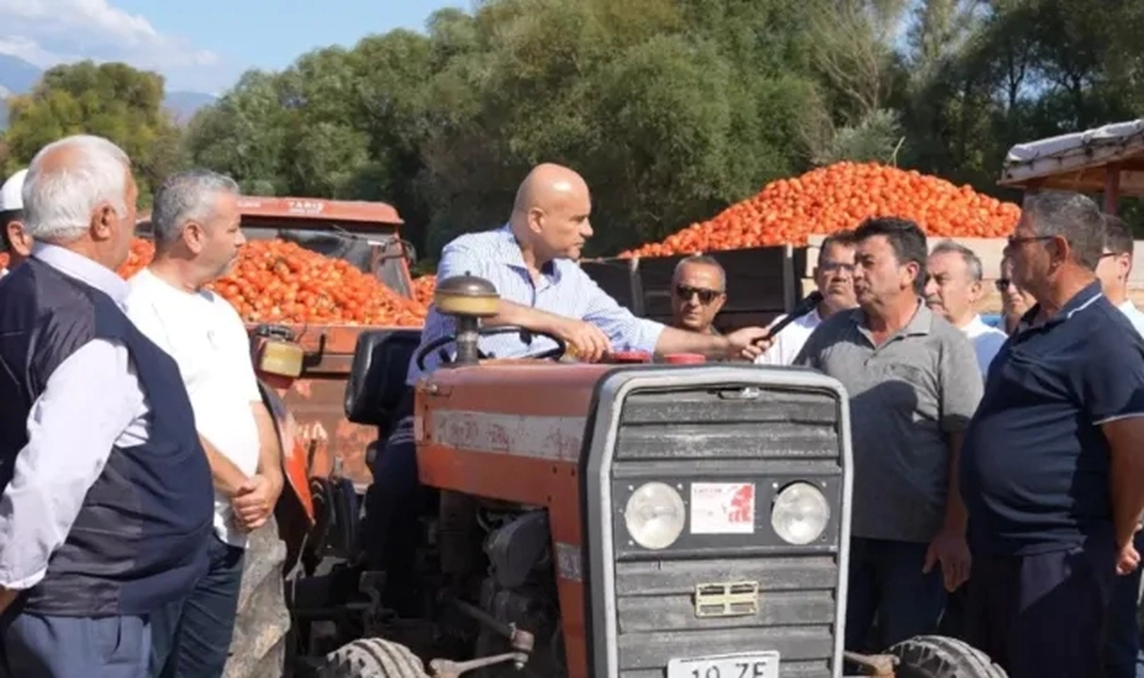 İYİ Parti'li Turhan Çömez Balıkesir'de domates üreticilerini dinledi: 'Millet sandıkta hesap soracak'