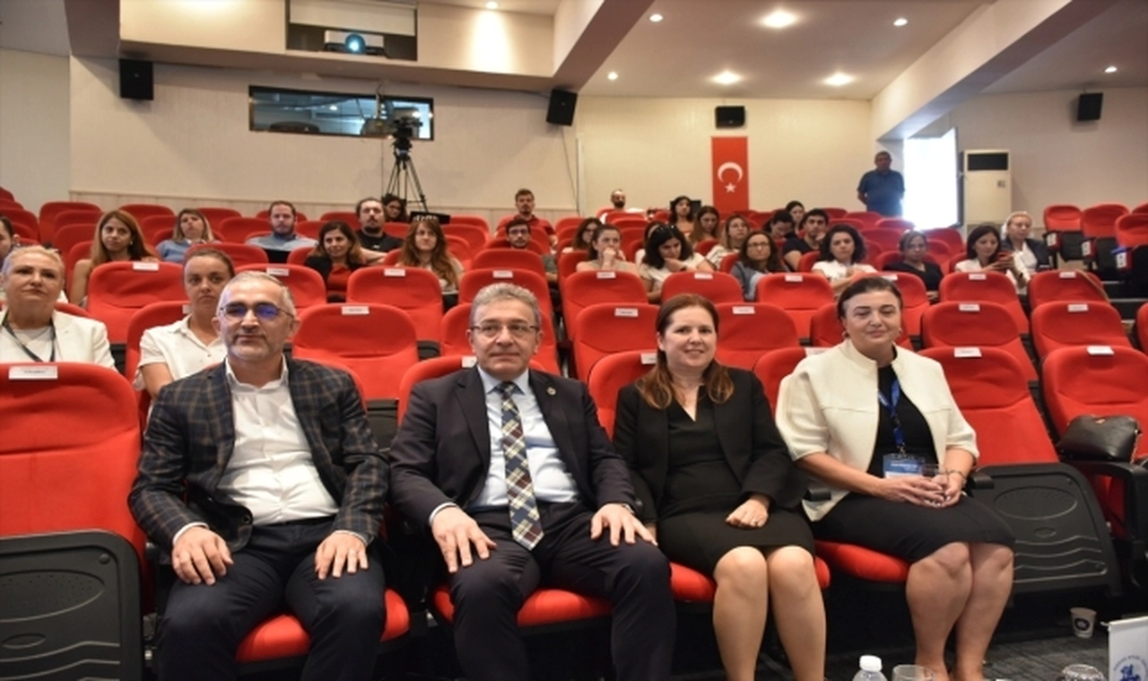 İzmir'de iklim değişikliği, çevre ve halk sağlığı sempozyumu düzenlendi