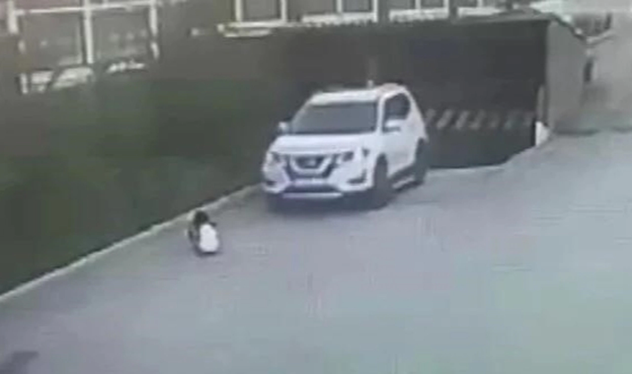 Site içerisinde otomobilin altında kalan çocuk 'asli kusurlu' bulundu! Aileden karara itiraz