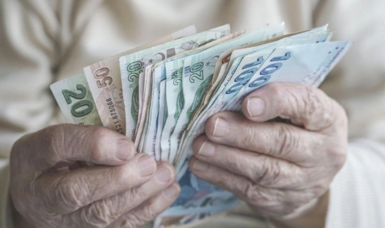 2025'te memur ve emekli maaşları ne kadar olacak? Yeni rakamlar şok etkisi yarattı