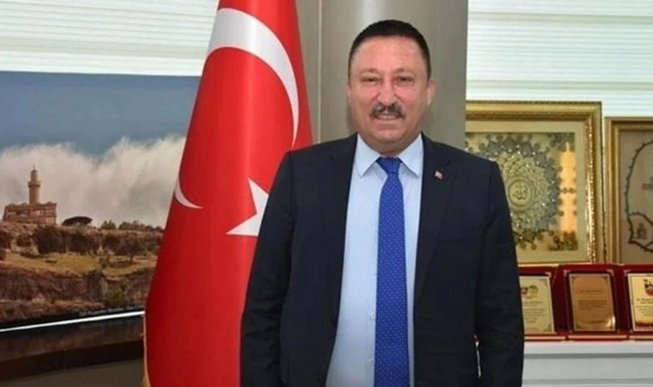 AK Partili eski Bağlar Belediye Başkanı 3 yıl 9 ay hapis cezasına çarptırıldı