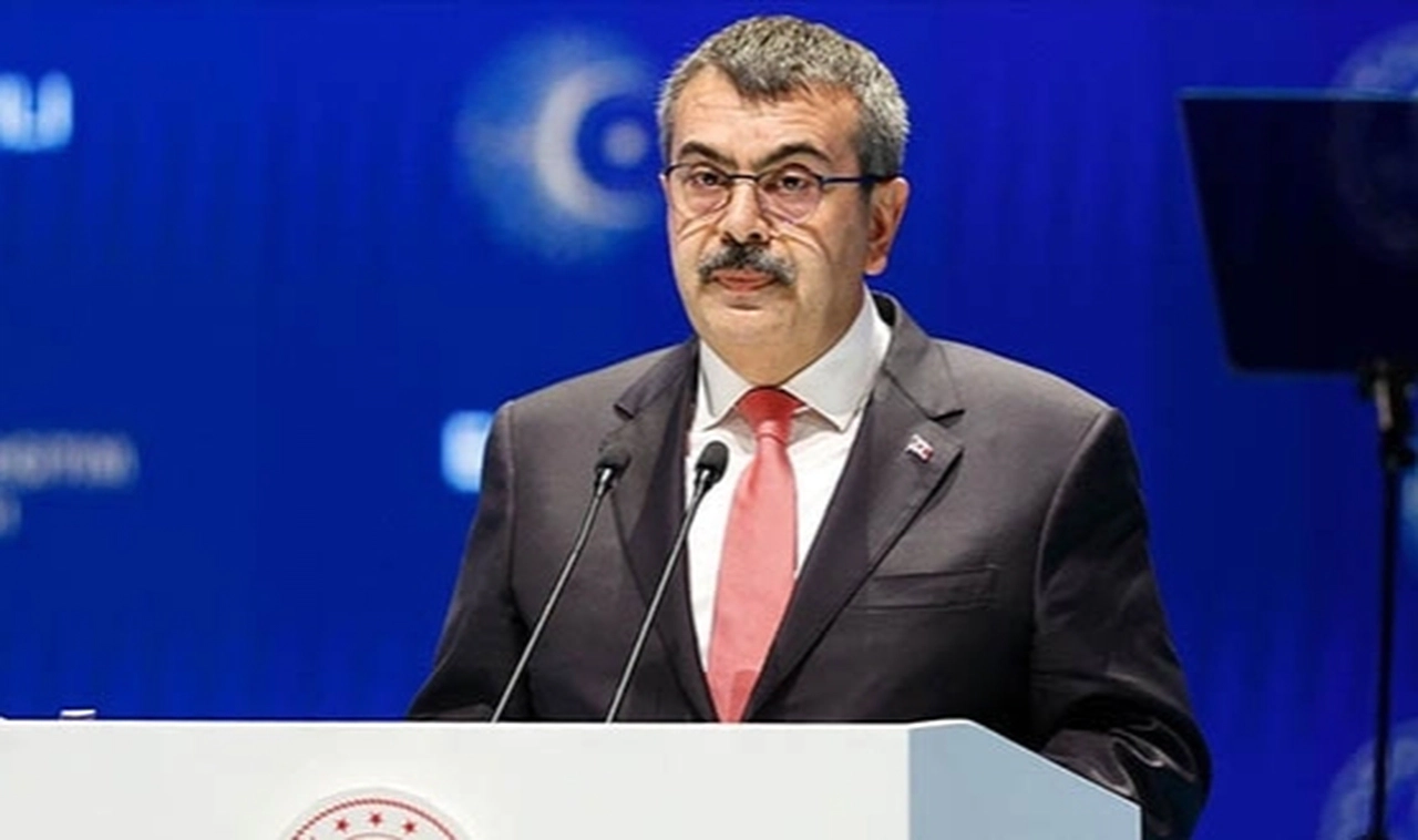 Bakan Tekin: Türkiye kendi modelini oluşturamayacak kadar yeteneksiz mi?
