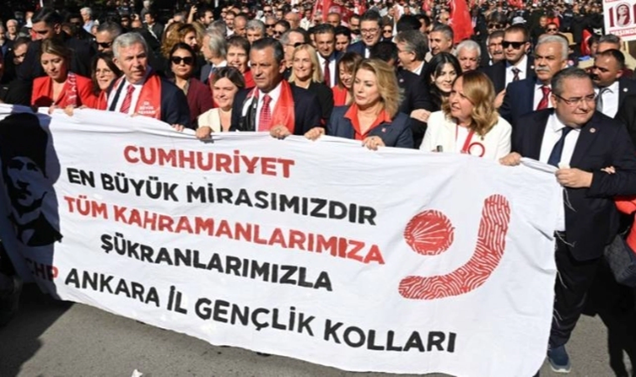 CHP’den Anıtkabir'e 'Cumhuriyet Yürüyüşü': Cumhuriyet'e sahip çıkıyoruz