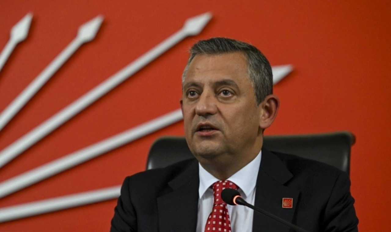 CHP Genel Başkanı Özel: Bahçeli’yle DEM’in el sıkışması tansiyonu düşürür