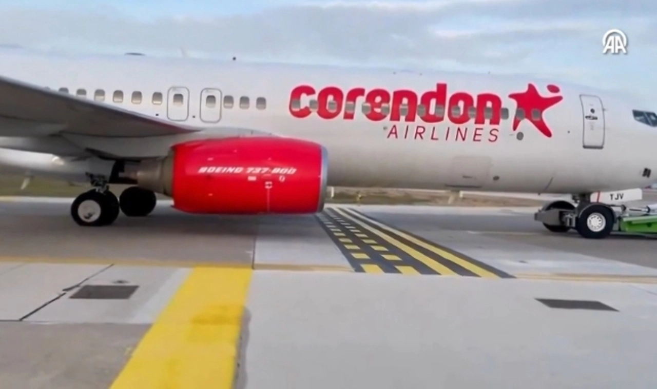 Corendon Hava Yollarının tekeri patlayan uçağındaki yolcu ve mürettebat Antalya'da tahliye edildi