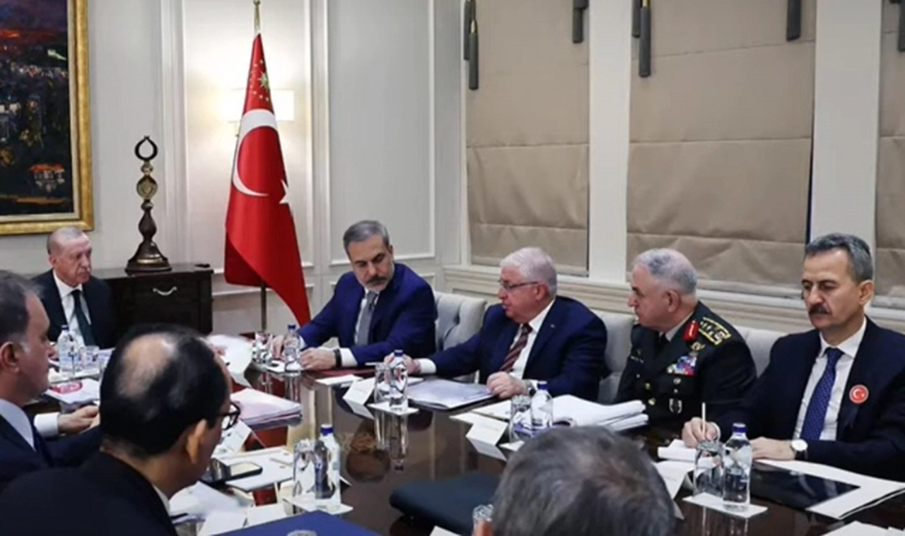 Cumhurbaşkanı Erdoğan, Rusya dönüşü Atatürk Havalimanı'nda güvenlik toplantısı yaptı