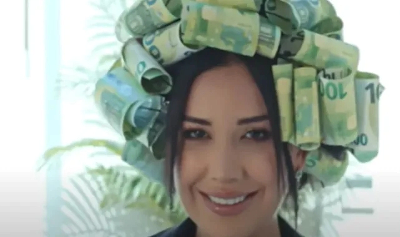 Dilan Polat Dubai'de: Saçına yine dolar taktı