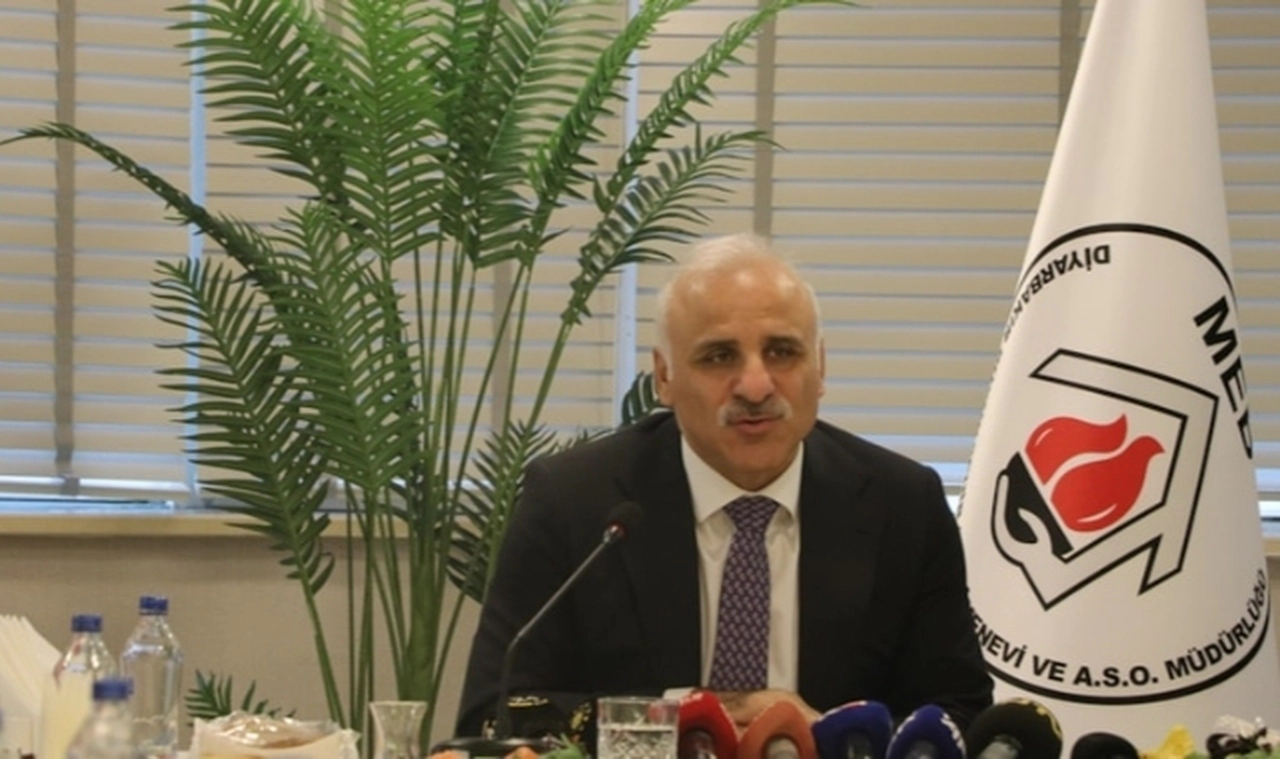 Diyarbakır Valisi: DEM Parti'nin mitingini ciddi tehdit ve risk oluşturacağı gerekçesiyle yasakladık