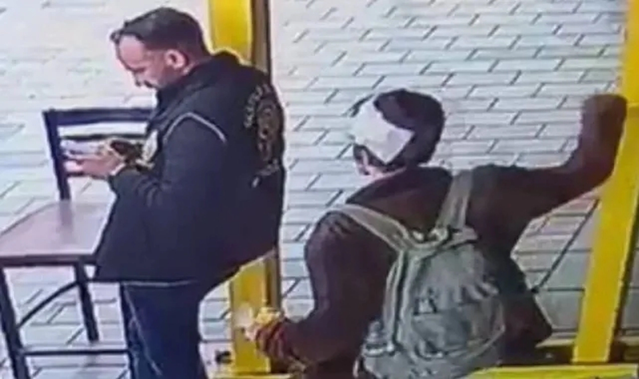 İstiklal Caddesi’nde polise bıçaklı saldırı