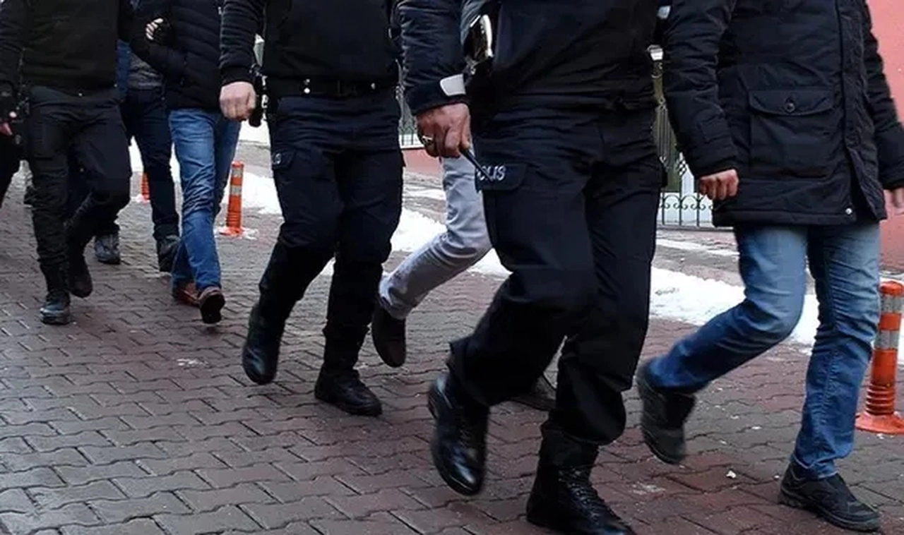 Kredi çektiren sahte mehdi ve 9 müridi tutuklandı