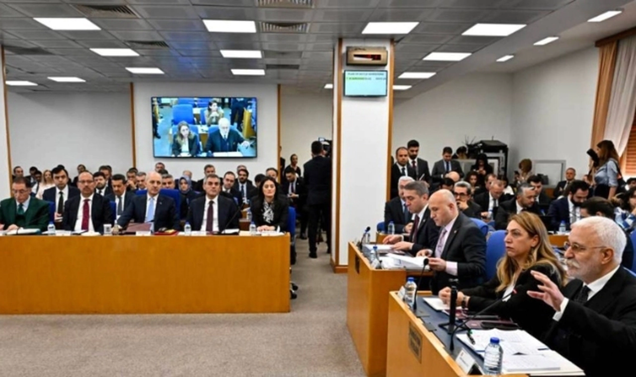 Meclis’te ana muhalefetsiz bütçe: DEM Parti’den kayyım eleştirisi