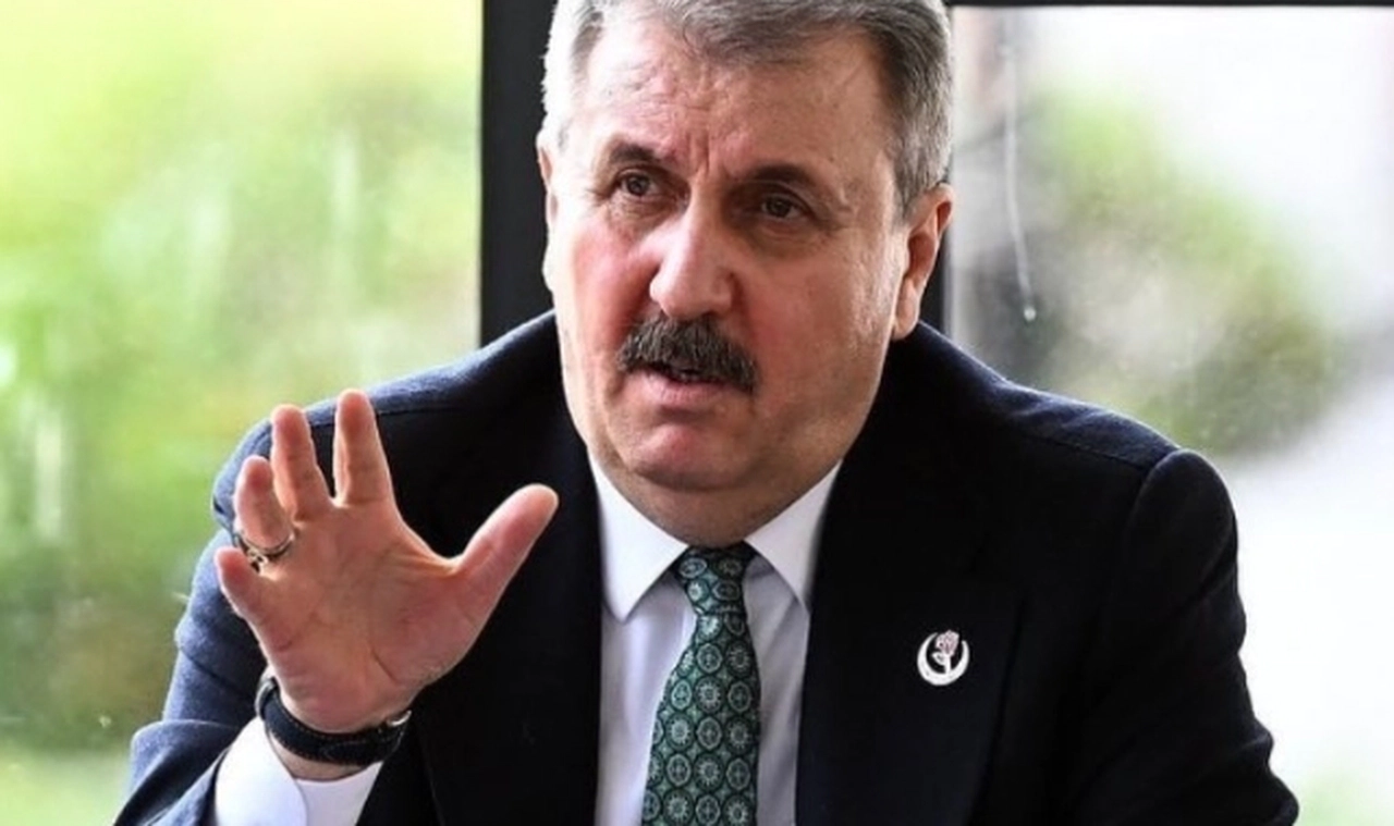 Mustafa Destici: “Limitini 99 bin TL’ye düşürenlerin kredi kartları iptal edilsin”