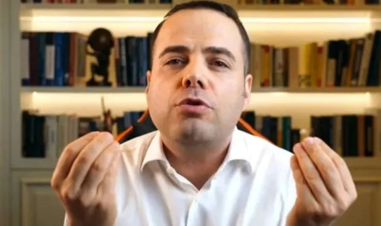 Prof. Dr. Özgür Demirtaş'tan 750 TL'lik ek kredi kartı ücretine sert tepki