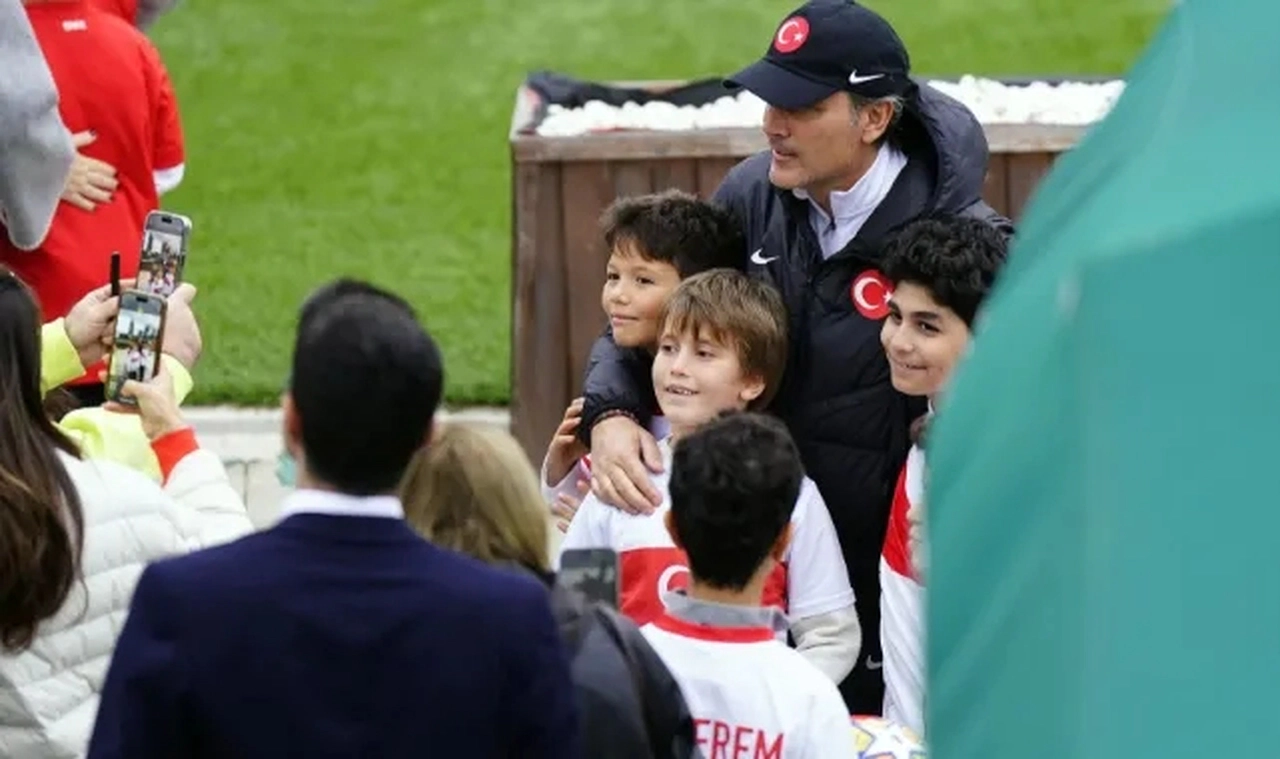 A Milli Takım, Galler maçının hazırlıklarını sürdürdü: Eren Dinkci ve Yasin Özcan antrenmana katıldı mı?