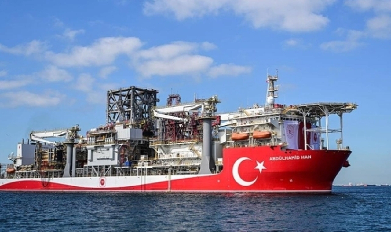 Abdülhamid Han Sondaj Gemisi Karadeniz'de ilk sondaja başladı