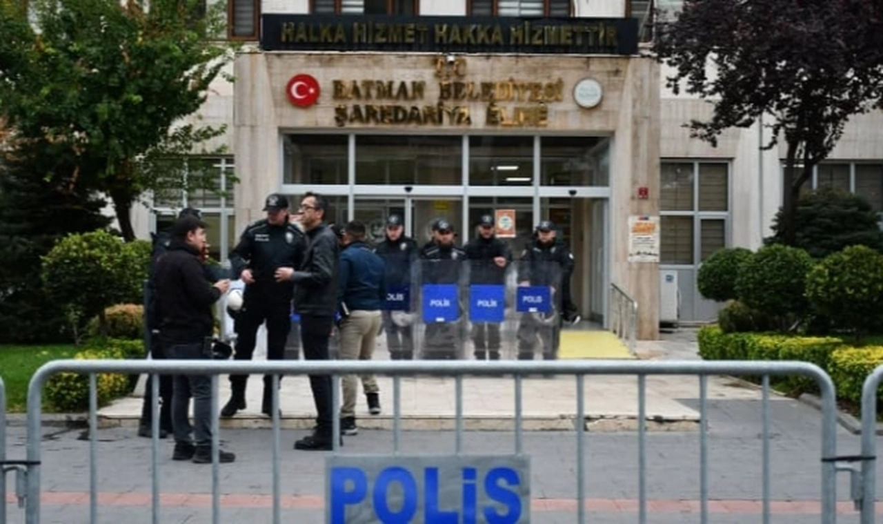 Batman’da ‘kayyım’, kadın müdürlüğüne erkek atadı