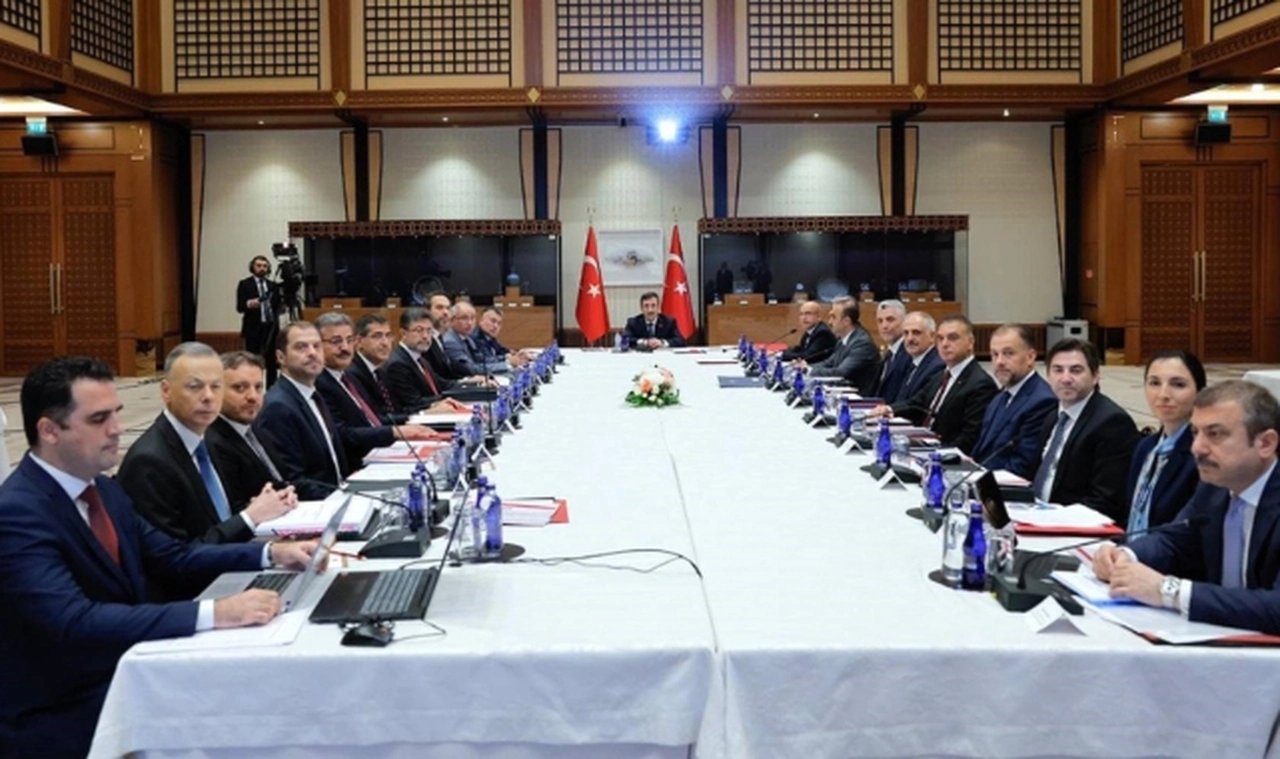 Beştepe'de ekonomi zirvesi: Mehmet Şimşek'te katıldı
