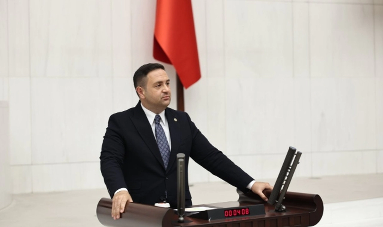 CHP'li Akdoğan'dan "kalıcı yaz saati" uygulamasına tepki
