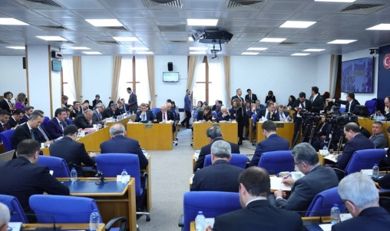 Cumhurbaşkanlığı bütçe görüşmelerinde "asgari ücret" tepkisi: Bir-iki hafta evlerinde kalmanızı öneriyoruz!