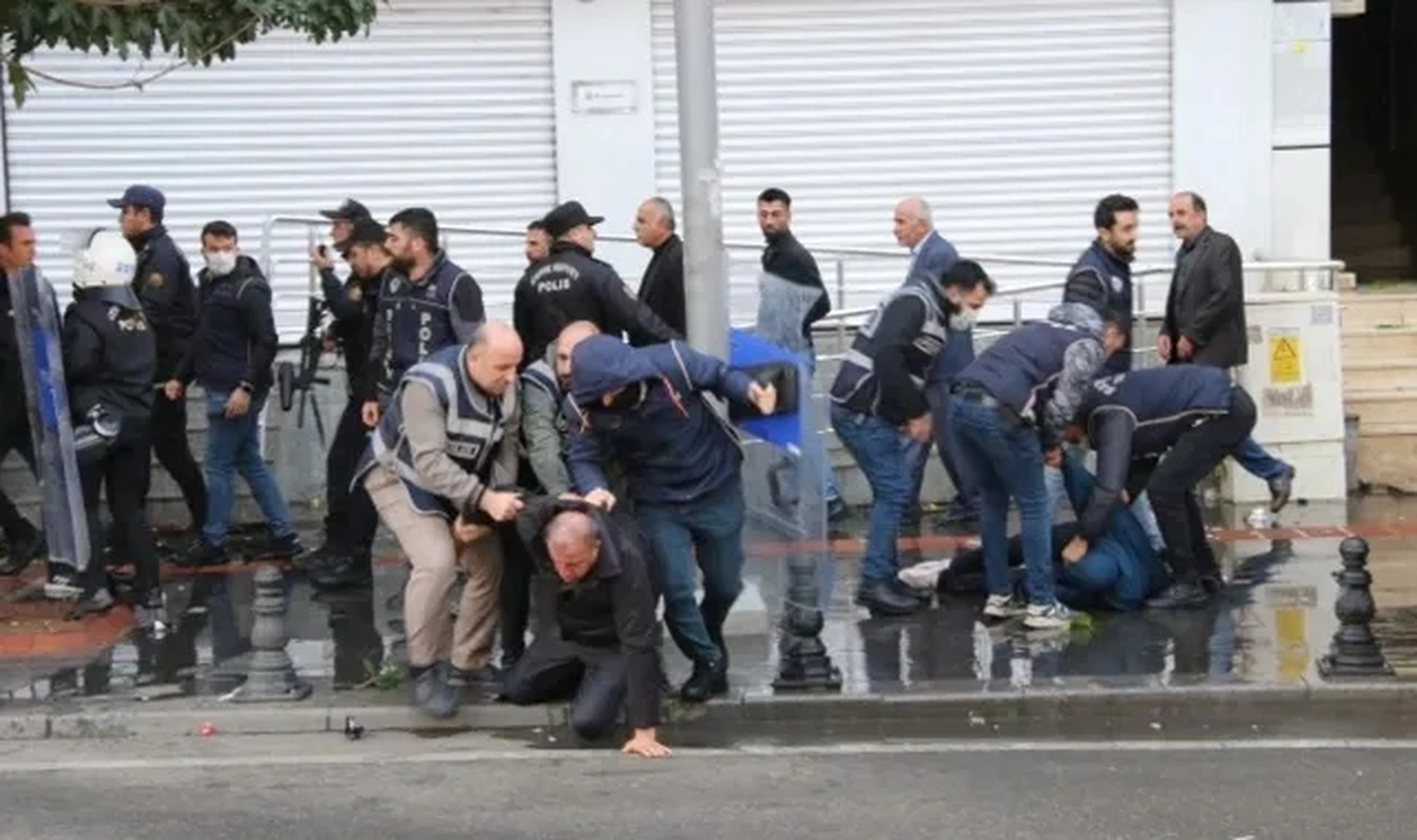 DEM Parti, Polis şiddetine karşı suç duyurusunda bulundu