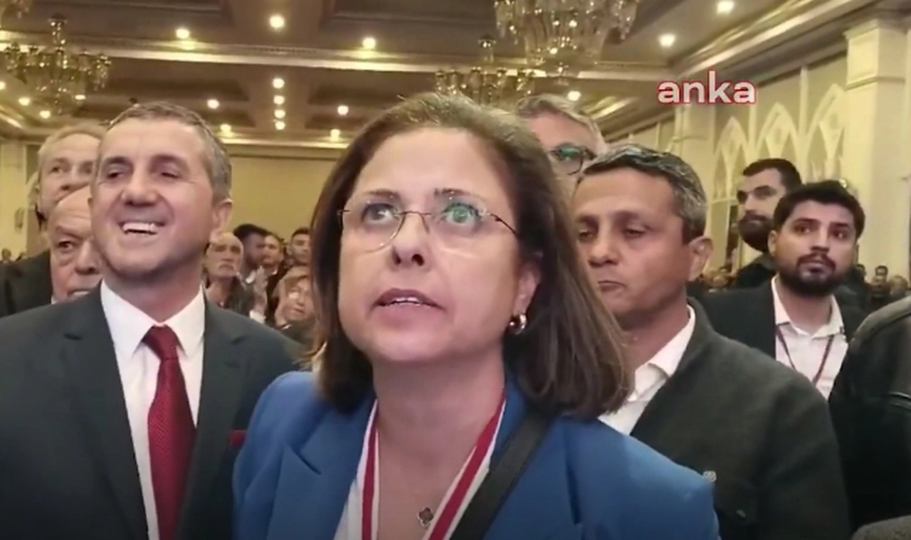 Demokrat Parti Kurultayı'nda adaylık kavgası… Aksoy: Sizin AK Parti'den hiçbir farkınız yok