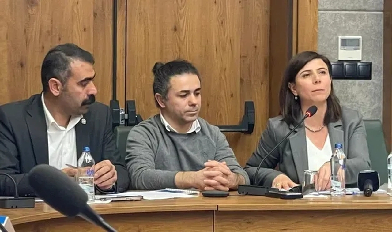 Diyarbakır Belediyesi Eşbaşkanları sorunları ve yaptıklarını anlattı: Kayyımlar yolu kendilerine yapmış