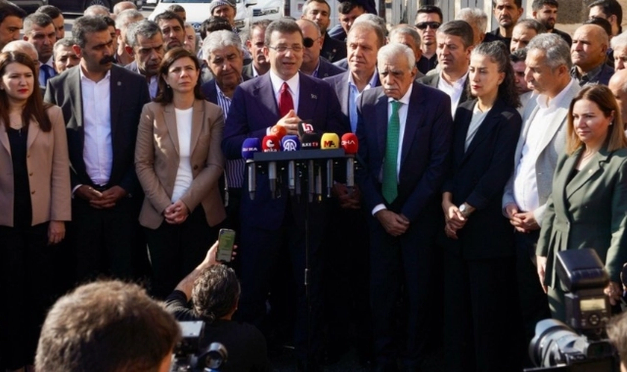 Ekrem İmamoğlu ve Ahmet Türk'ten ortak açıklama: Demokrasi vurgusu öne çıktı