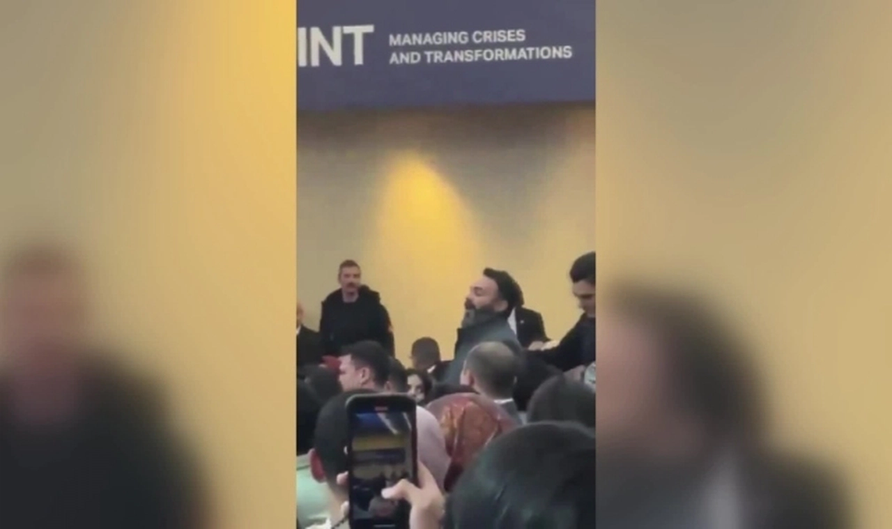 Erdoğan konuşurken İsrail'le ticareti protesto eden 9 kişiye, "Cumhurbaşkanına hakaret" suçlamasıyla gözaltı ve soruşturma