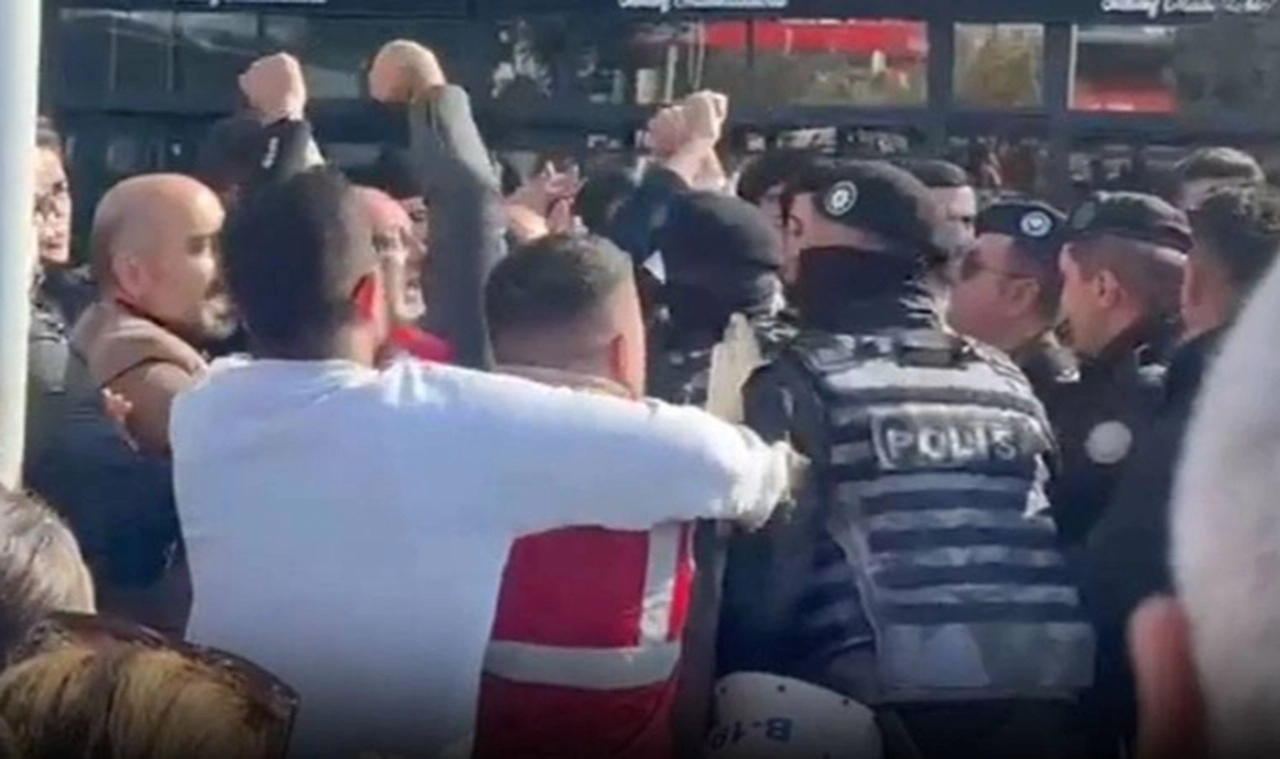 Esenyurt'ta CHP'lilerin kayyım protestosuna polis müdahalesi