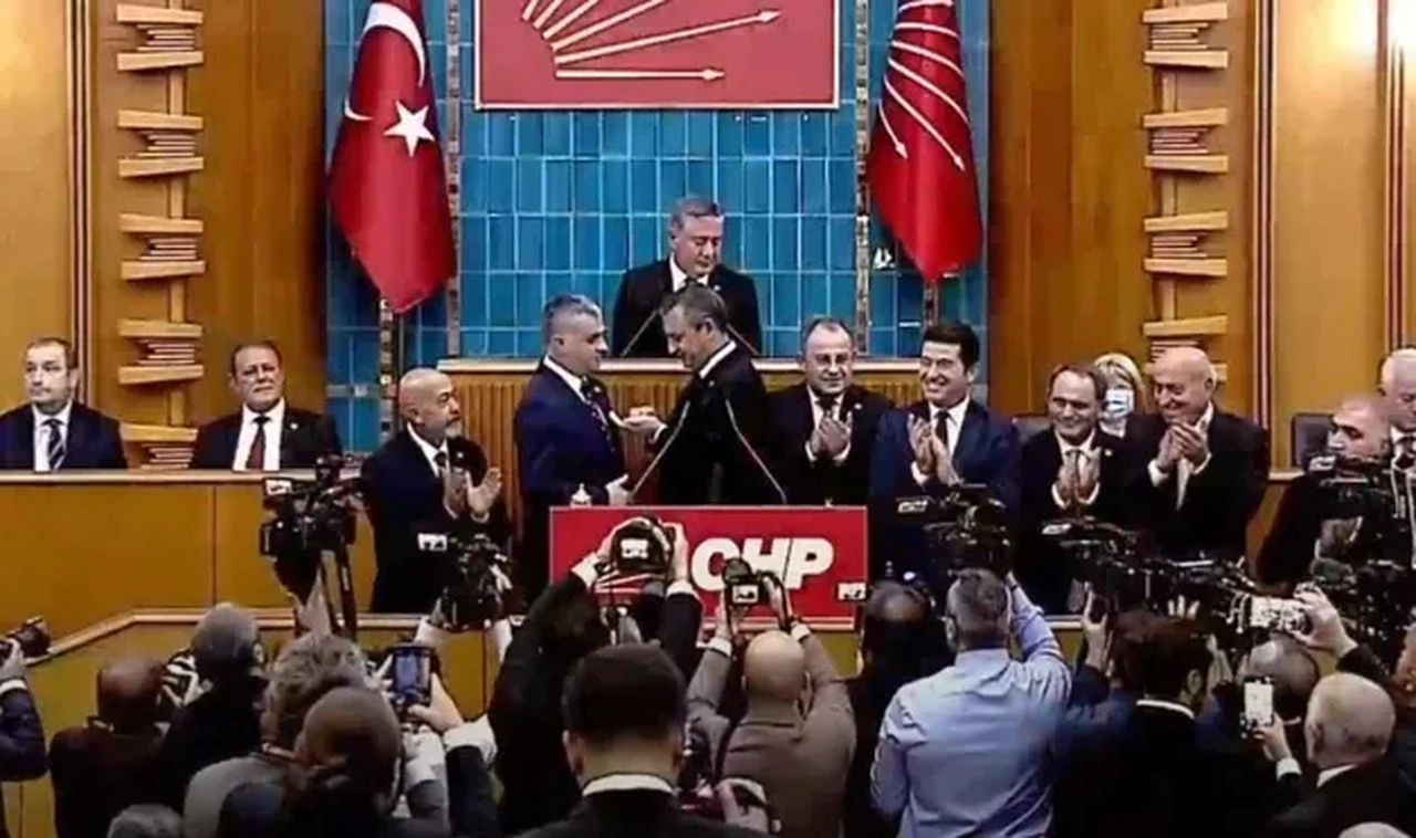 İYİ Parti'den istifa eden Yomra Belediye Başkanı Mustafa Bıyık CHP'ye katıldı