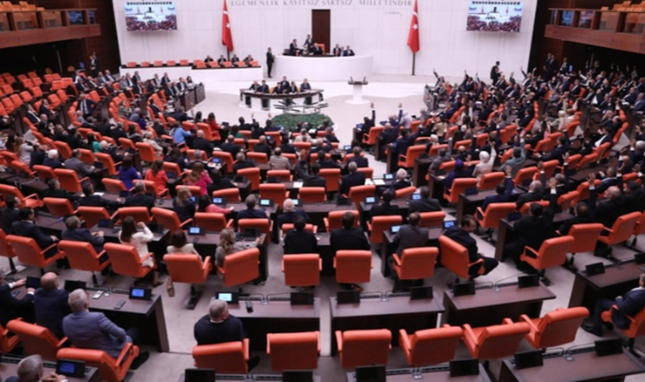 Milyonlarca çalışan ve öğrenciye kötü haber! AKP ve MHP oylarıyla reddedildi